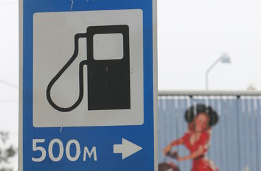 13 жовтня 2014 року, 12:54 Переглядів:   Ціни на бензин в Україні вляглося після відносної нормалізації курсу долара