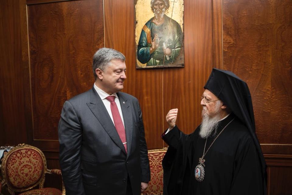 Президент підкреслює, що Українська православна церква є матір'ю для російської церкви