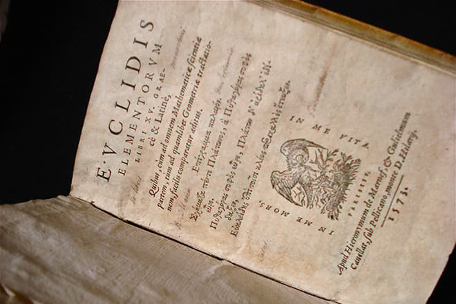 Результати своїх праць Евклід описав в книзі «Начала» - творі, який приніс великий внесок в розвиток математики
