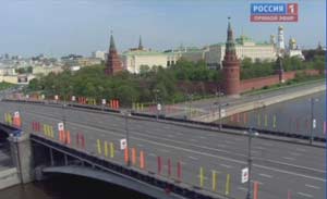 На наступний день була призначена інаугурація Путіна, а опозиція збиралася встати по узбіччях дороги, щоб помахати білими стрічками кортежу