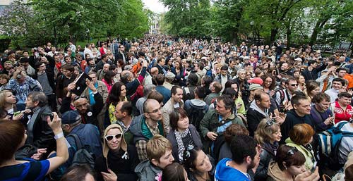 Між тим письменник Борис Акунін, обурений масовим «Вінтілова» на вулицях Москви за білу стрічку, оголосив «смертельний атракціон« Контрольна Прогулянка »