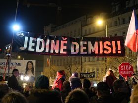 Протести проти Андрія Бабіша на Вацлавській площі, Фото: Мартіна Шнайбергова   Чеські опозиціонери звістці зі Словаччини не здивувалися