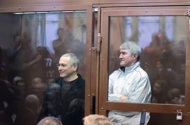 25 січня 2014 року, 2:44 Переглядів:   Слідом за Ходорковським суд випустив Лебедєва