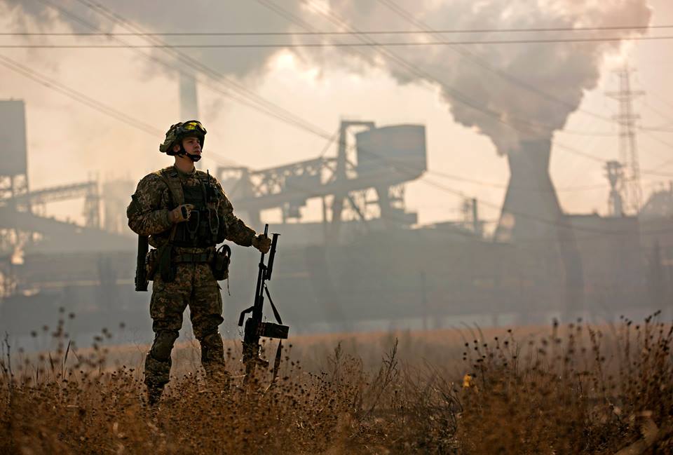 Після чотирьох років боїв і смерті понад 10 тисяч осіб збройний конфлікт з Росією майже зник з політичного порядку денного Заходу