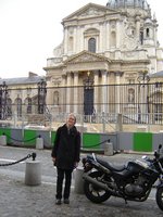 У церкви Валь-де-Грас мене сфотографував поліцейський