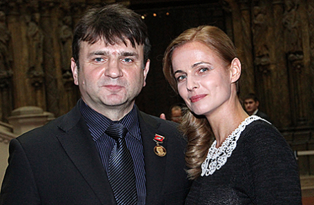 За даними ЗМІ, чоловік і жінка Тимур і Олена Кізякови здійснювали махінації, пов'язані зі зйомками відеопаспортов сиріт