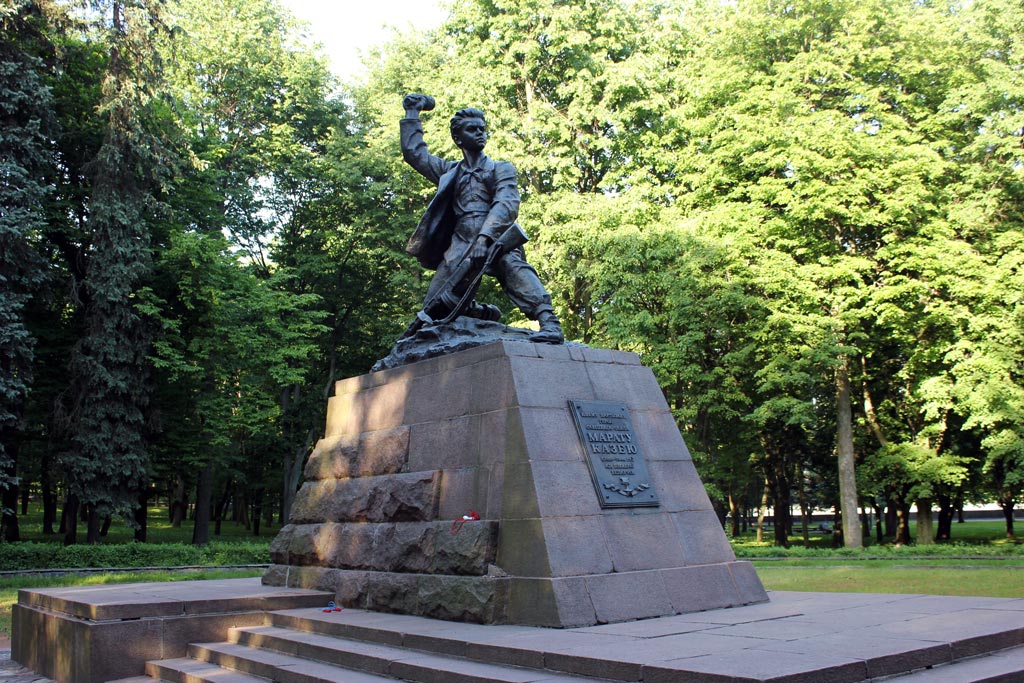 За мужність і відвагу піонер Марат Казей був удостоєний звання Героя Радянського Союзу