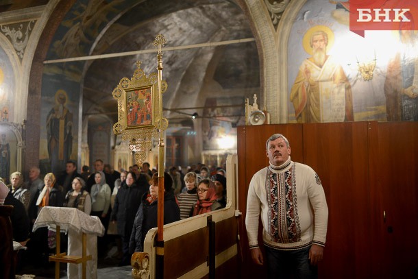 Сьогодні вночі в православних храмах Сиктивкара пройшли святкові літургії, присвячені Різдву Христовому