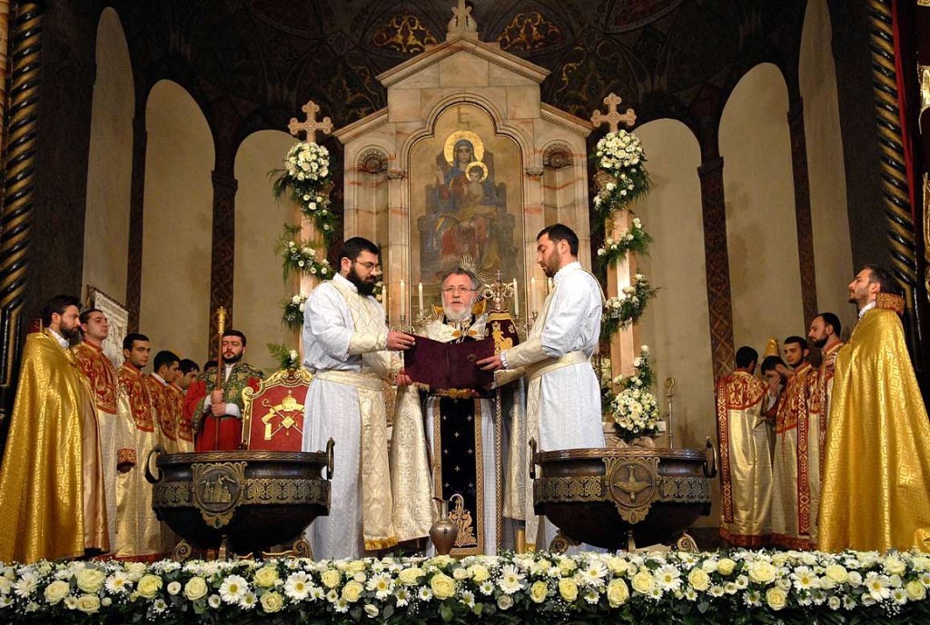 Примітно, що в християнському світі тільки вірмени відзначають Різдво, Богоявлення і Хрещення в один день - 6 січня
