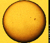Спостерігати Сонце в бінокль, підзорну трубу або телескоп без спеціальних темних сонячних фільтрів можна