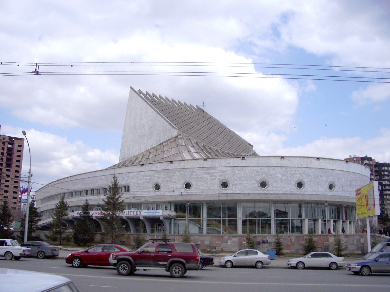 В даний час   Новосибірську   працюють кілька театрів