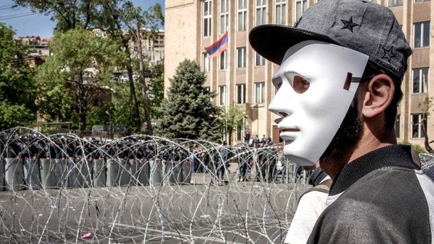 21 квітня 2018, 11:35 Переглядів:   Незважаючи на масові акції протесту екс-президент Вірменії став новим прем'єром країни, а Кім Чен Ин заявід про закриття ядерного полігону   Протести в Вірменії тривають