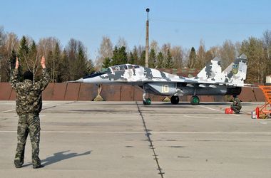 4 квітня 2014 року, 16:56 Переглядів:   В Івано-Франківську підняли в повітря резервні МіГ-29