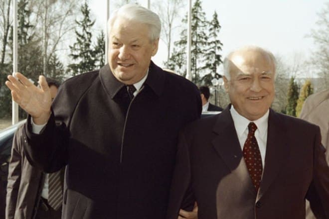 На посаді прем'єр-міністра Черномирдін протримався до кінця 90-х років