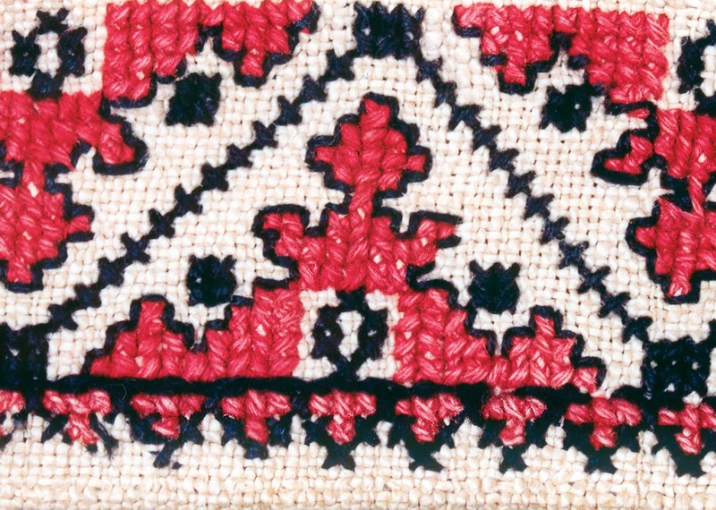 До архаїчної слов'янської вишивці можна віднести геометричні візерунки багатьох сорочок музейної колекції, що відображають ідею родючості